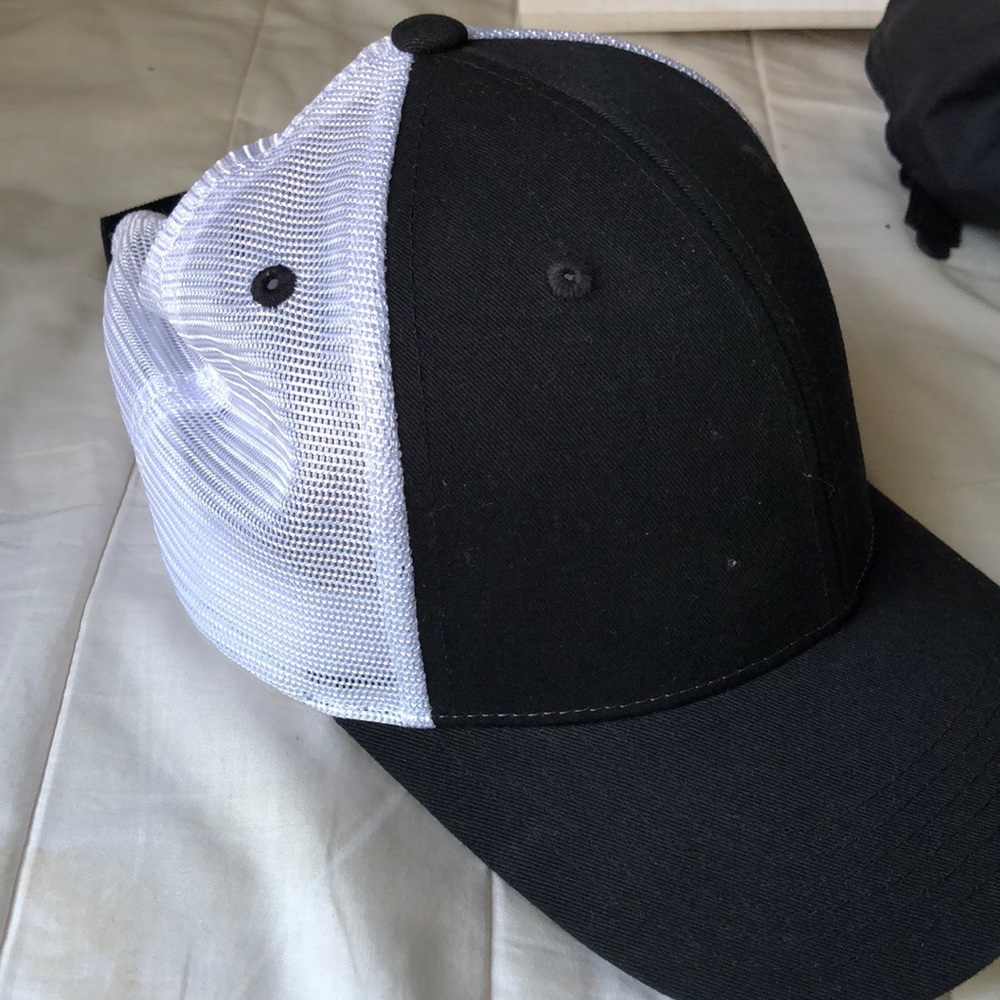 Set of 2 Hats & Adidas Pullover Sweatshirt Top NWT - Picture 4 of 7